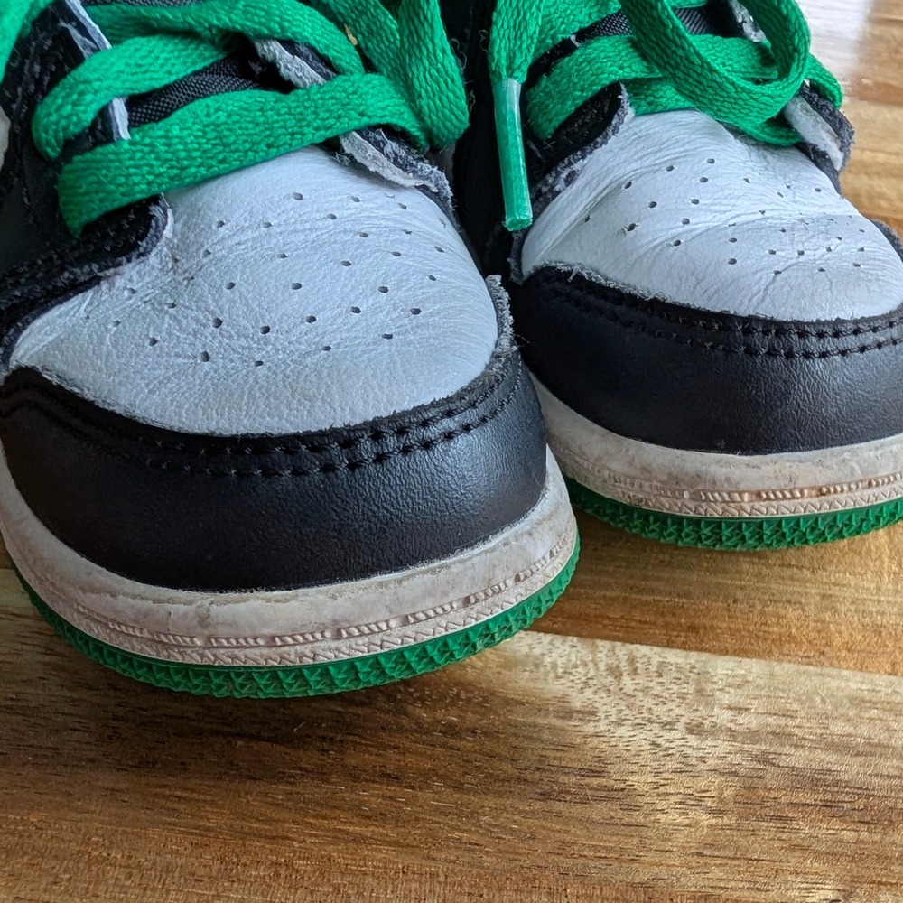 Nike‎ Air Jordan 1 Retro High OG Lucky Green Toddler Sneakers Size 8 Toddler - Picture 8 of 10